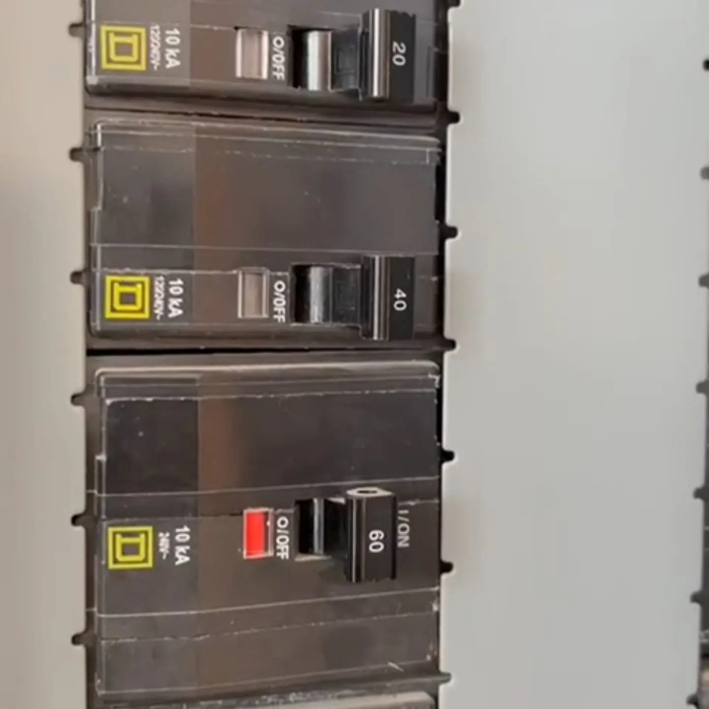 Sobrecarga en interruptor trifasico